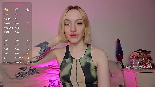 Snapshot of cheryl_mason chatting on December 5, 12:30 am cheryl mason online show from December 5, 12:30 am