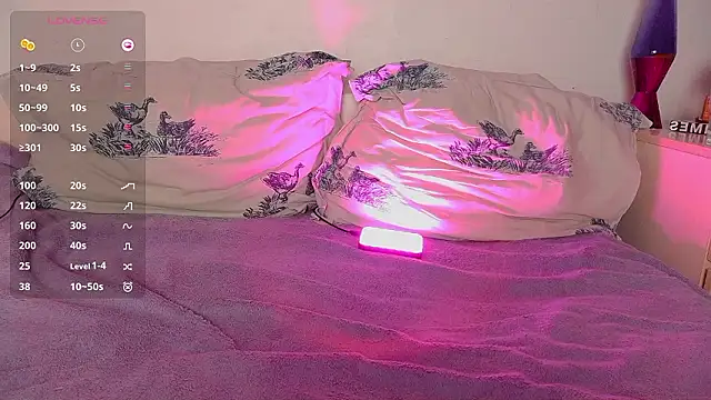 Snapshot of cheryl_mason chatting on December 5, 3:37 am cheryl mason online show from December 5, 3:37 am