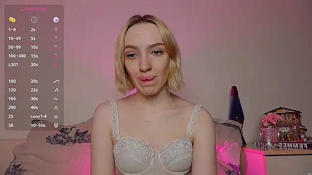 Snapshot of cheryl_mason chatting on December 6, 11:36 pm cheryl mason online show from December 6, 11:36 pm