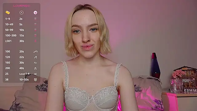 Snapshot of cheryl_mason chatting on December 7, 2:42 am cheryl mason online show from December 7, 2:42 am