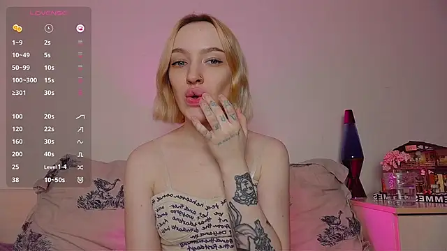 Snapshot of cheryl_mason chatting on December 9, 1:07 am cheryl mason online show from December 9, 1:07 am