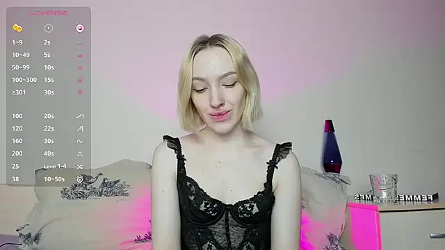 Snapshot of cheryl_mason chatting on December 12, 9:37 pm cheryl mason online show from December 12, 9:37 pm