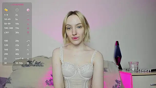 Snapshot of cheryl_mason chatting on December 15, 12:29 am cheryl mason online show from December 15, 12:29 am