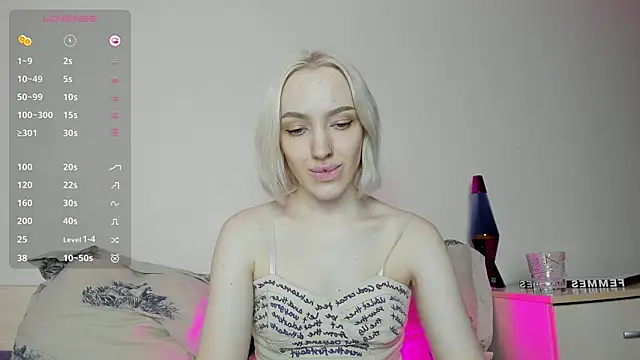 Snapshot of cheryl_mason chatting on December 24, 4:11 am cheryl mason online show from December 24, 4:11 am