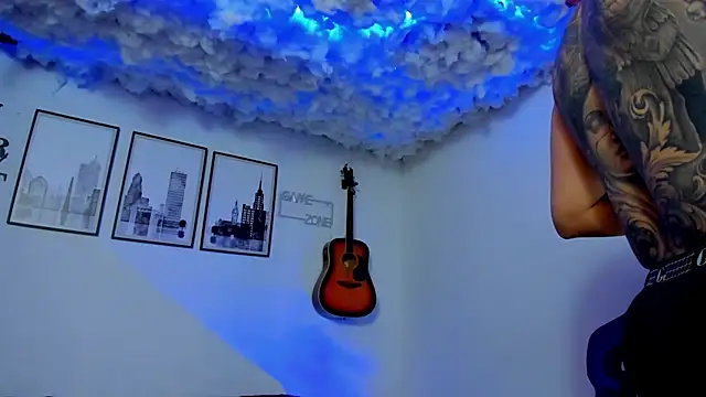 Snapshot of seancarreraa chatting on April 24, 2:25 am seancarreraa online show from April 24, 2:25 am