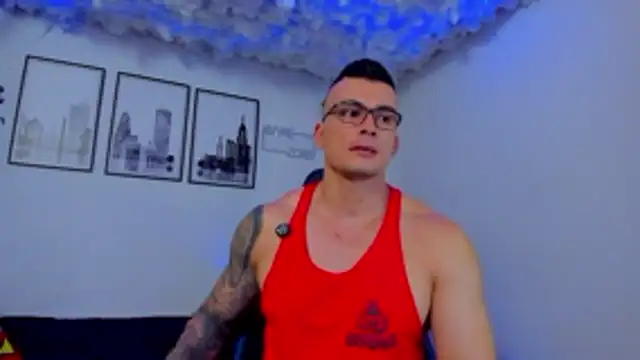 Snapshot of seancarreraa chatting on May 21, 9:33 pm seancarreraa online show from May 21, 9:33 pm