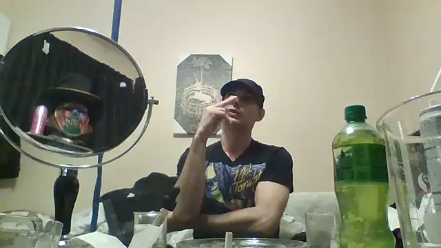 Snapshot of hailzeffn chatting on April 21, 2:51 am hailzeffn online show from April 21, 2:51 am