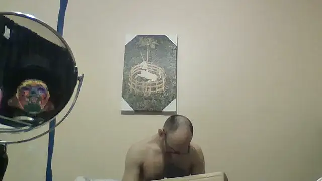 Snapshot of hailzeffn chatting on May 28, 10:07 pm hailzeffn online show from May 28, 10:07 pm