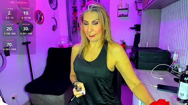 Snapshot of _cristal_ayala chatting on May 15, 12:06 am cristal ayala online show from May 15, 12:06 am