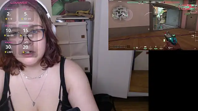 Snapshot of playvalorantwithmenow chatting on October 31, 1:39 am playvalorantwithmenow online show from October 31, 1:39 am