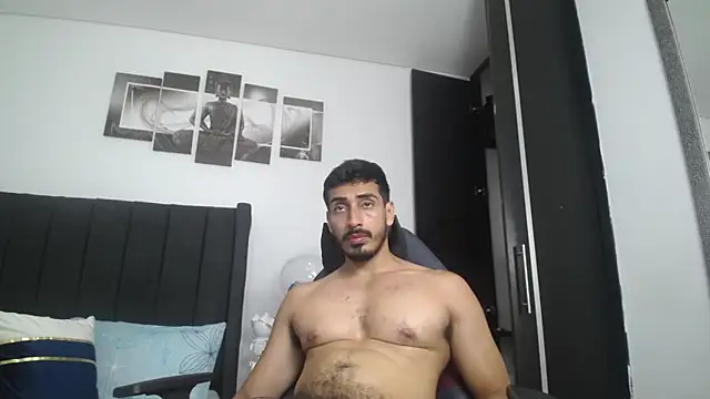 Snapshot of muscle_ares chatting on February 21, 1:44 am muscle ares online show from February 21, 1:44 am