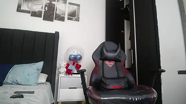 Snapshot of muscle_ares chatting on February 22, 3:36 pm muscle ares online show from February 22, 3:36 pm