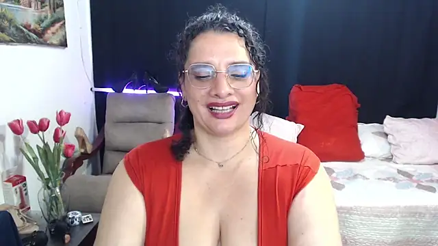 Aleja Gonzales online show from April 2, 12:47 pm