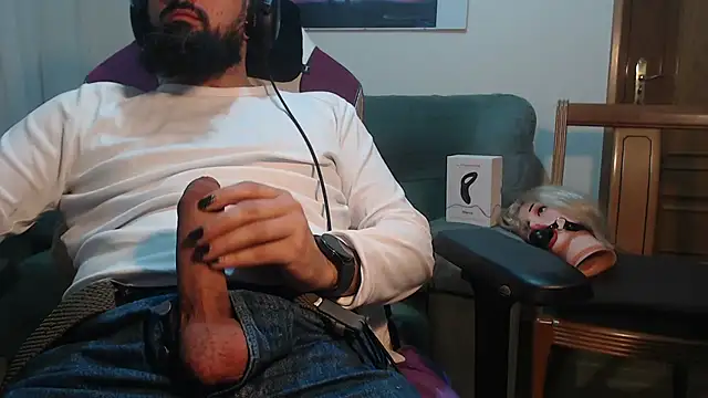 Snapshot of master4subslut chatting on December 25, 7:24 am master4subslut online show from December 25, 7:24 am