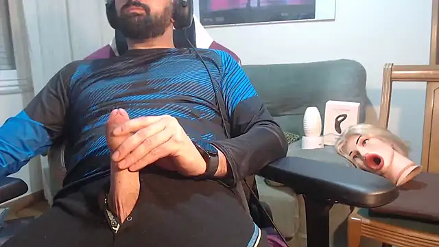 Snapshot of master4subslut chatting on March 5, 12:38 am master4subslut online show from March 5, 12:38 am