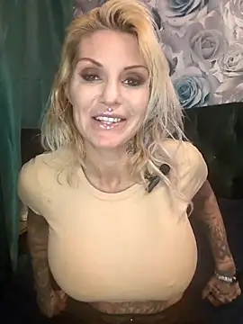 Ninasweden online show from December 17, 9:10 pm