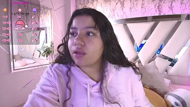 Snapshot of Miaa_Smiith1 chatting on December 13, 11:45 am Miaa Smiith1 online show from December 13, 11:45 am