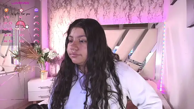 Snapshot of Miaa_Smiith1 chatting on December 15, 11:34 am Miaa Smiith1 online show from December 15, 11:34 am