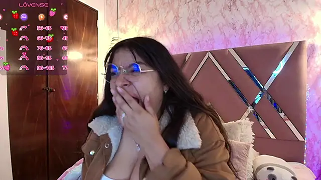 Snapshot of Miaa_Smiith1 chatting on February 9, 3:11 am Miaa Smiith1 online show from February 9, 3:11 am