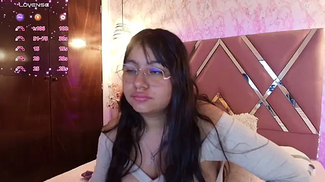 Snapshot of Miaa_Smiith1 chatting on February 15, 12:11 pm Miaa Smiith1 online show from February 15, 12:11 pm