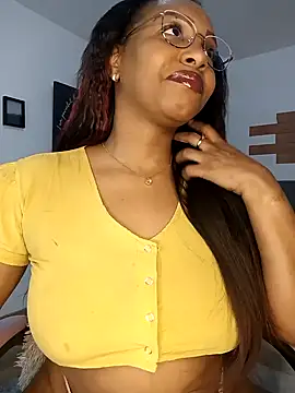 Snapshot of kitty__blackgl chatting on February 5, 11:23 am kitty blackgl online show from February 5, 11:23 am