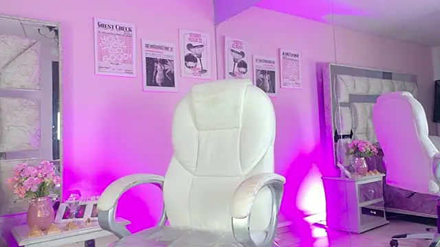 Sara Greey online show from June 25, 2:10 pm