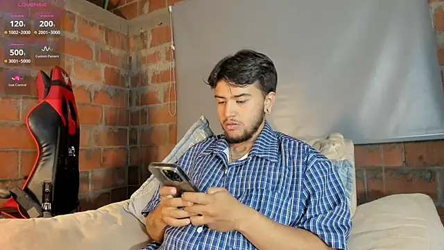 Snapshot of ftmphilip_ chatting on July 17, 12:39 am ftmphilip online show from July 17, 12:39 am