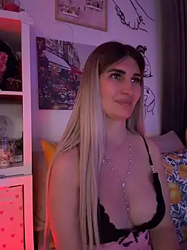 EvelynFrances online show from April 28, 6:02 pm