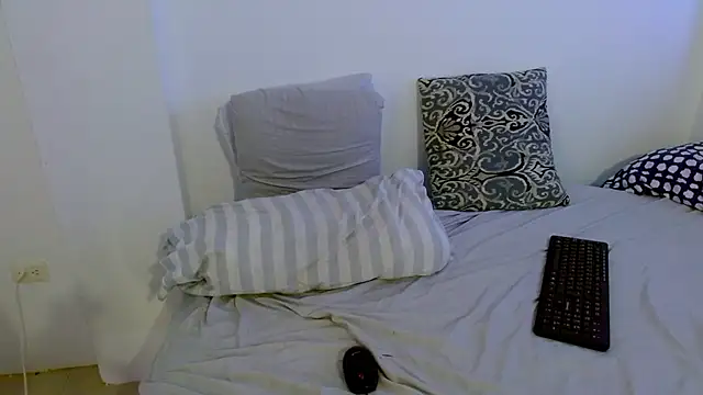 Snapshot of samanta_r_ chatting on February 15, 6:23 pm samanta r  online show from February 15, 6:23 pm