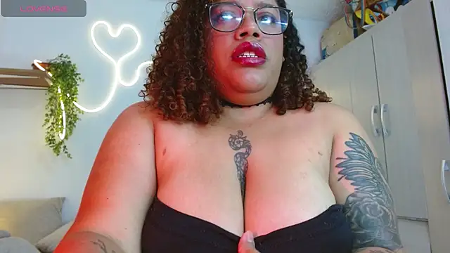 Snapshot of Dirty_sara17 chatting on June 7, 4:33 pm Dirty sara17 online show from June 7, 4:33 pm