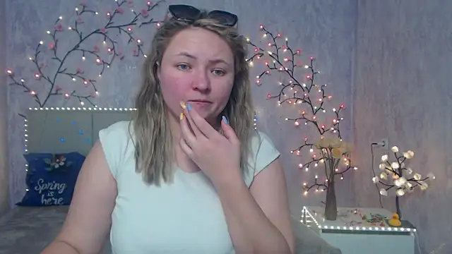 Snapshot of SallyVerda chatting on May 4, 6:15 pm SallyVerda online show from May 4, 6:15 pm