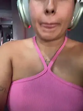 Snapshot of Amber_Martins_ chatting on March 4, 6:07 pm Amber Martins online show from March 4, 6:07 pm