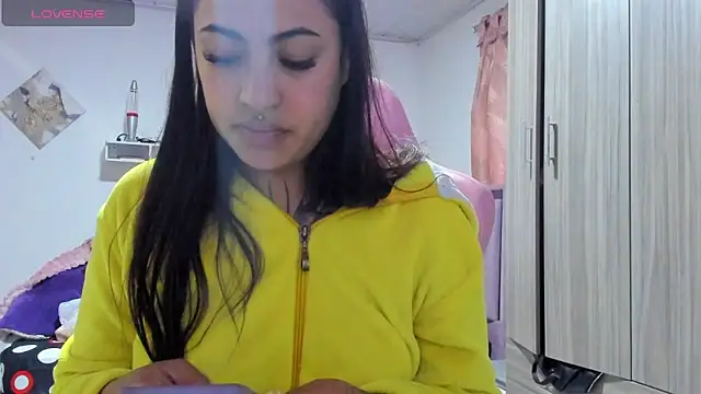 Snapshot of Kayla_foxxy chatting on June 5, 3:29 pm Kayla foxxy online show from June 5, 3:29 pm