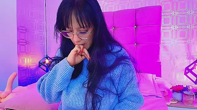 Snapshot of AlissonLopez_ chatting on December 13, 10:19 am AlissonLopez  online show from December 13, 10:19 am