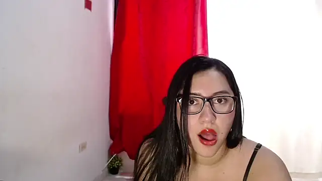 Snapshot of LuciaTomson chatting on July 1, 7:13 pm LuciaTomson online show from July 1, 7:13 pm