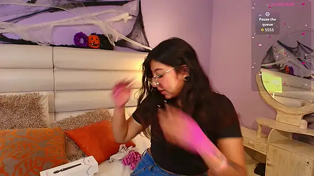 Snapshot of milan_sweet chatting on October 27, 9:41 pm milan sweet online show from October 27, 9:41 pm