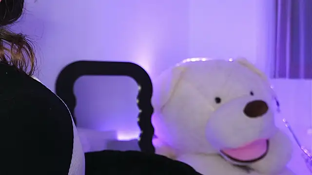 ivyleague  online show from February 25, 6:06 pm