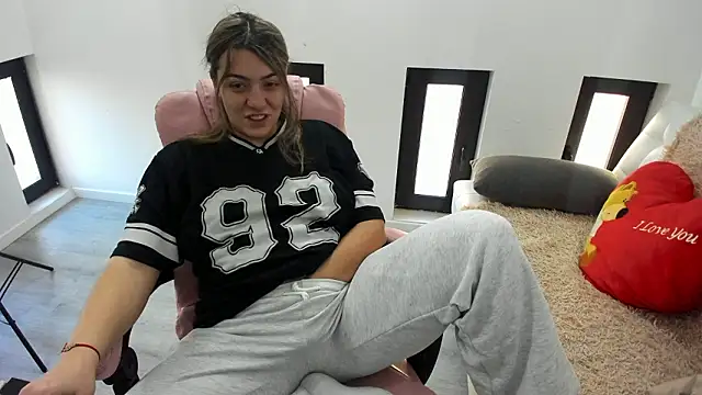 Dyana Kaylinn online show from March 11, 5:35 am