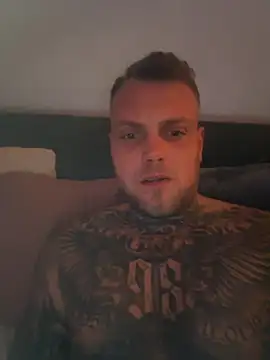 Snapshot of TricolorGyro3 chatting on October 27, 1:20 am TricolorGyro3 online show from October 27, 1:20 am