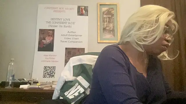 Snapshot of MommyConfident chatting on April 25, 6:16 pm MommyConfident online show from April 25, 6:16 pm