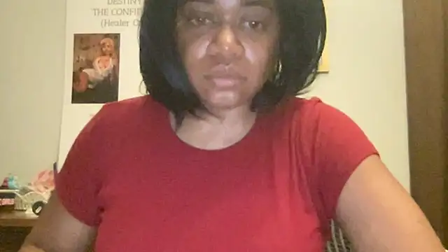 Snapshot of MommyConfident chatting on July 3, 5:03 am MommyConfident online show from July 3, 5:03 am