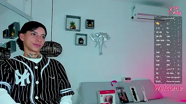 AmberAdams  online show from January 17, 3:50 pm