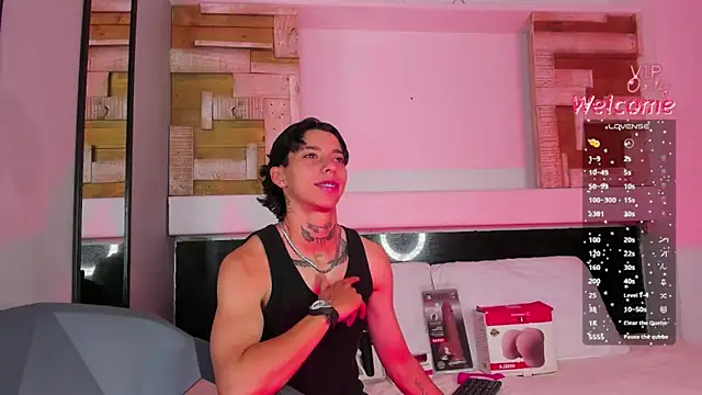 AmberAdams  online show from March 28, 1:33 pm