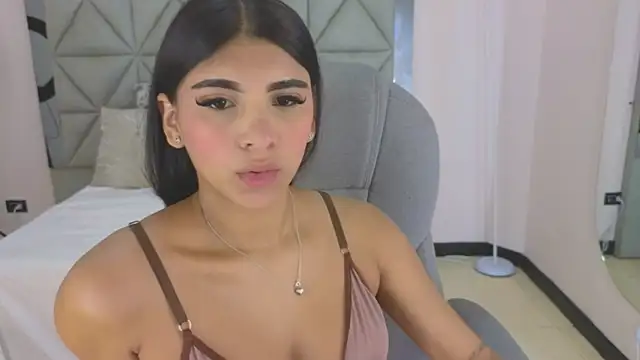 Snapshot of maiaa_ruiz chatting on May 9, 1:27 pm maiaa ruiz online show from May 9, 1:27 pm