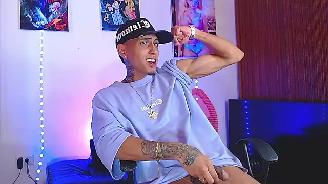 Snapshot of Liam_lee chatting on January 17, 2:22 pm Liam lee online show from January 17, 2:22 pm