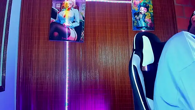 Snapshot of Liam_lee chatting on February 1, 9:35 pm Liam lee online show from February 1, 9:35 pm