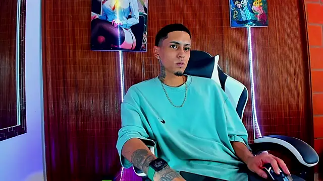 Snapshot of Liam_lee chatting on February 4, 7:42 pm Liam lee online show from February 4, 7:42 pm