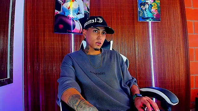 Snapshot of Liam_lee chatting on February 8, 6:11 pm Liam lee online show from February 8, 6:11 pm