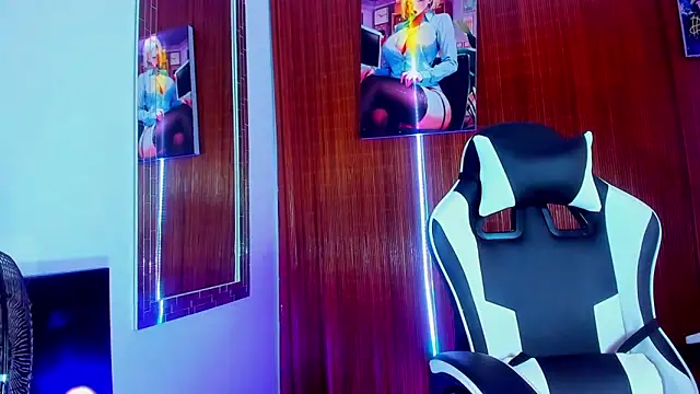 Snapshot of Liam_lee chatting on February 10, 9:30 pm Liam lee online show from February 10, 9:30 pm