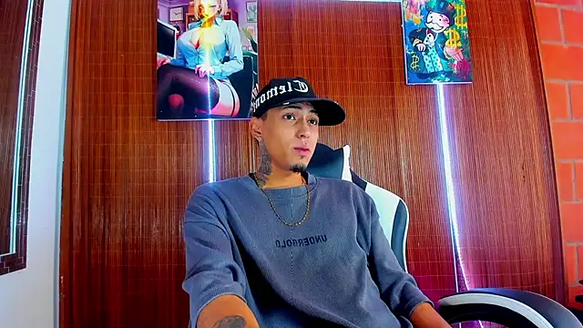 Snapshot of Liam_lee chatting on February 12, 2:45 pm Liam lee online show from February 12, 2:45 pm